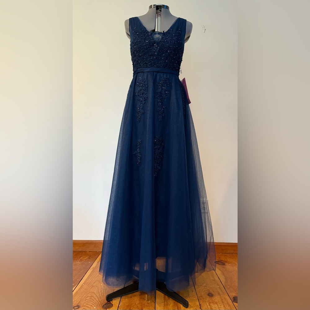 Elegant Blue V-Neck Maxi Formal Gown with Beaded Lace Appliqués